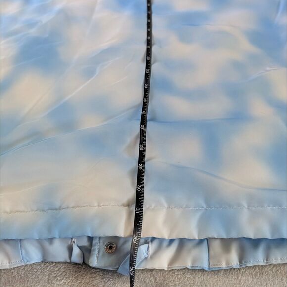 H&M Justine Skye Cloud Print Puffer Jacket Women's Medium Blue White Button Up - Picture 8 of 10